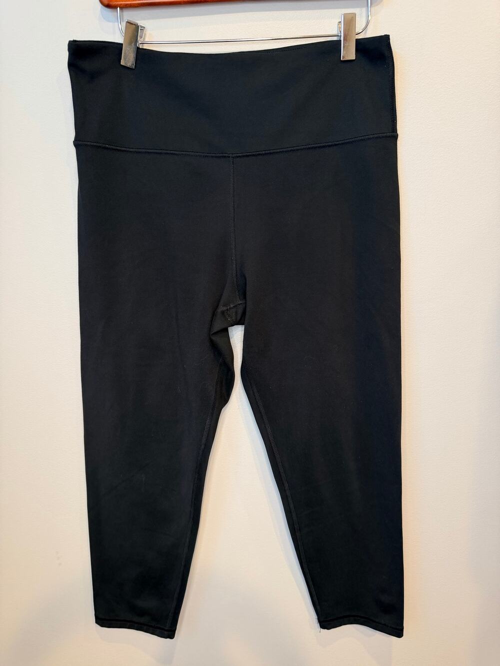 The Balance Collection Black High-Waisted Cropped Leggings - Size Large